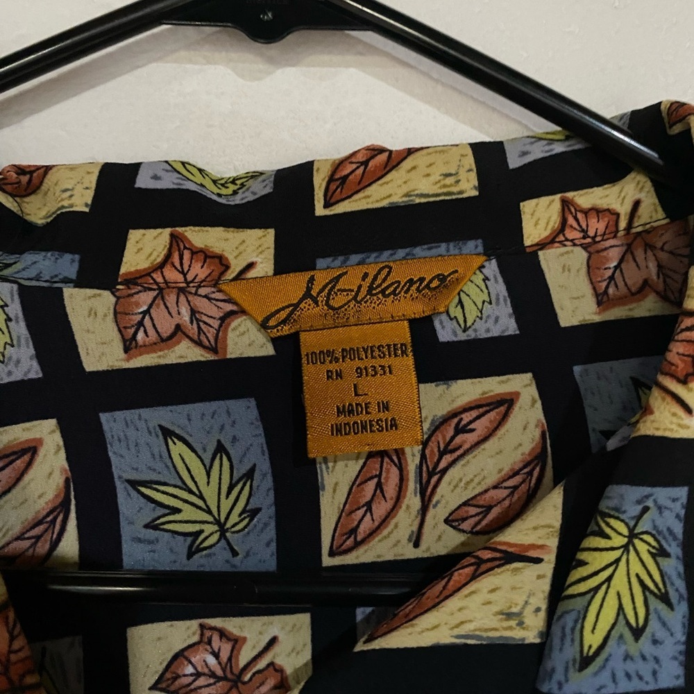 Fall leaves button down large - Picture 4 of 4